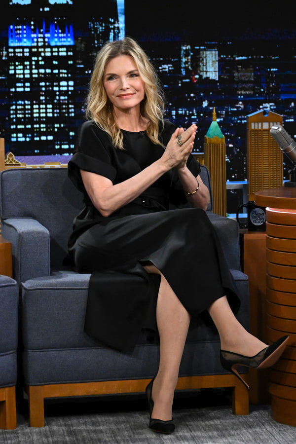 Michelle Pfeiffer Turns 64 Today Photo From Three Weeks Ago 9gag