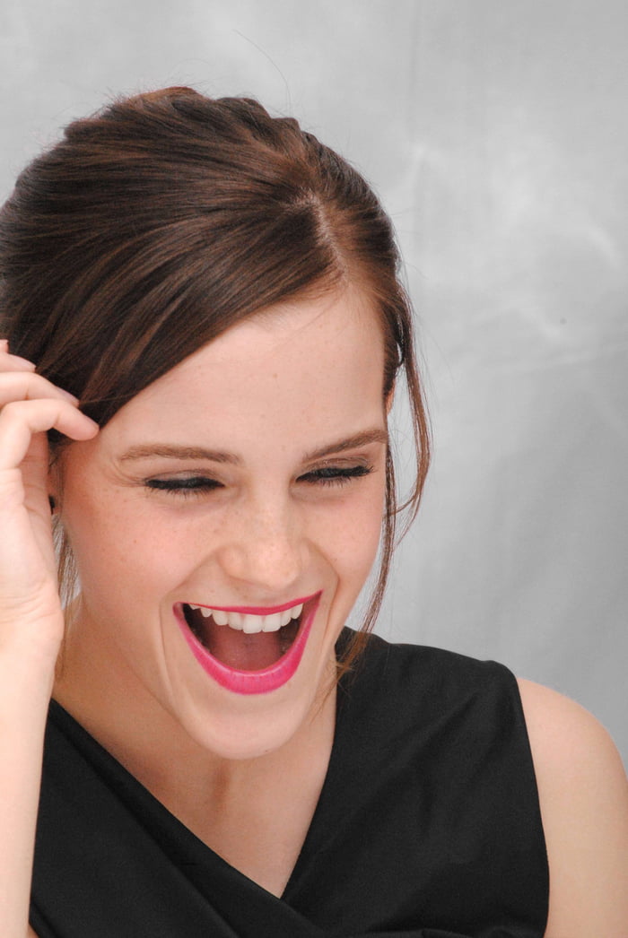 Emma Watson Laughing 9gag