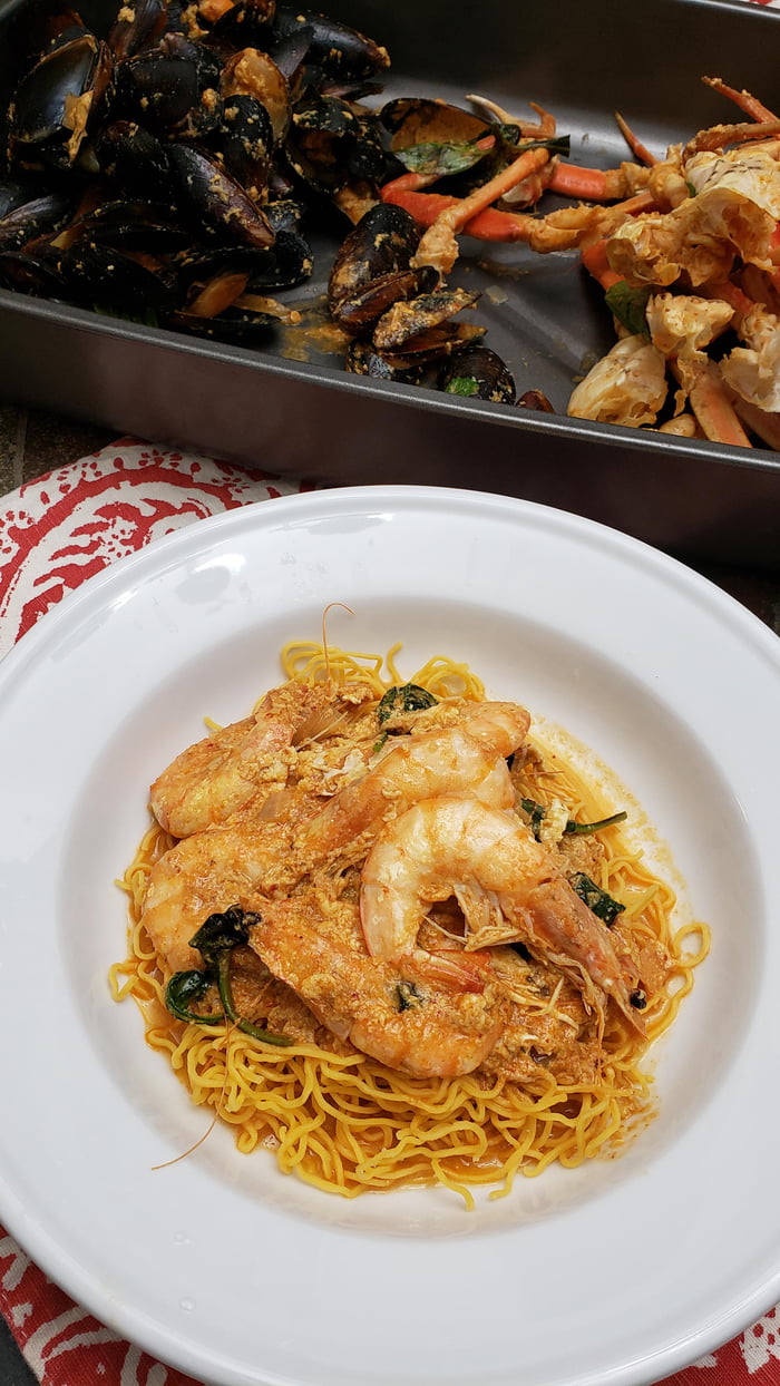 Seafood Curry Over Egg Noodles 9GAG