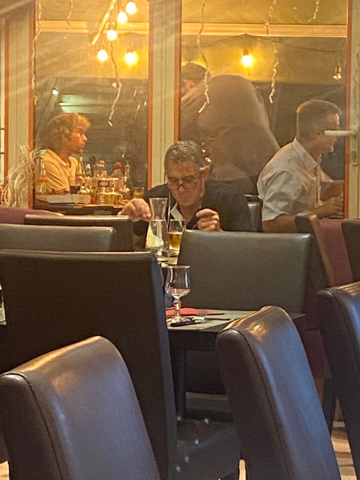 Spotted Robert De Niro In A Small Italian Restaurant In Paris 9GAG