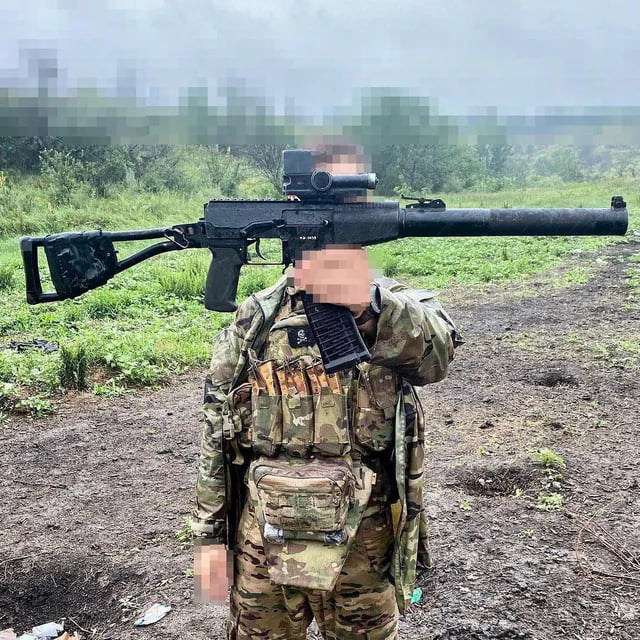 Ukrainian soldier presents a trophy russian Val-M special suppressed ...