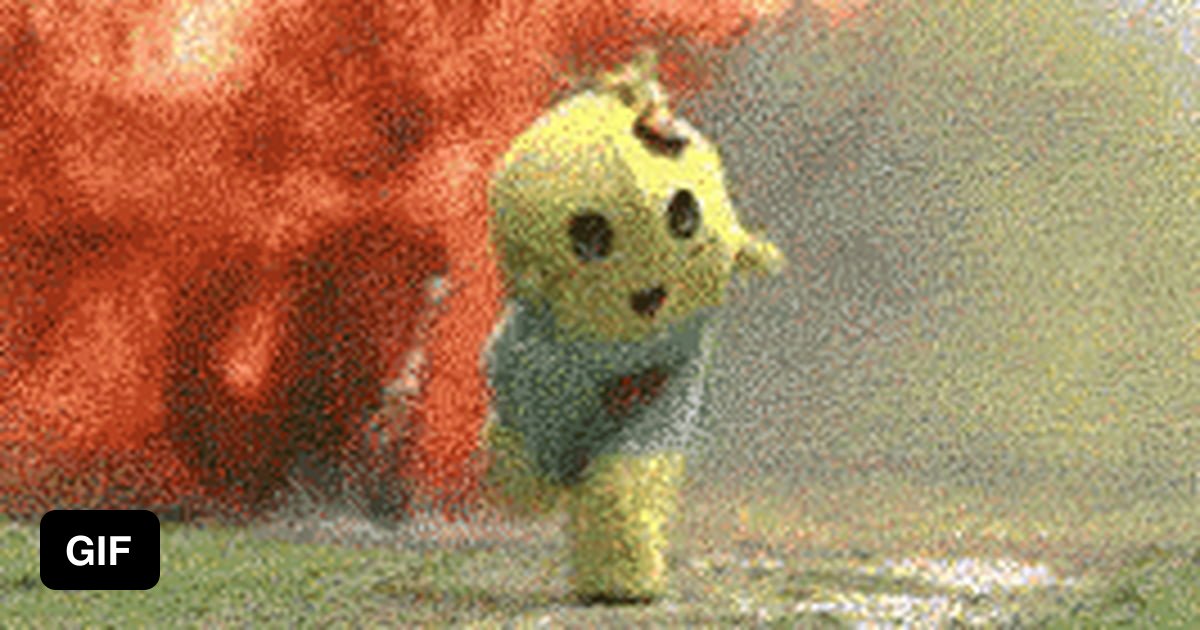 Amazon driver delivering on 4th of July. 9GAG