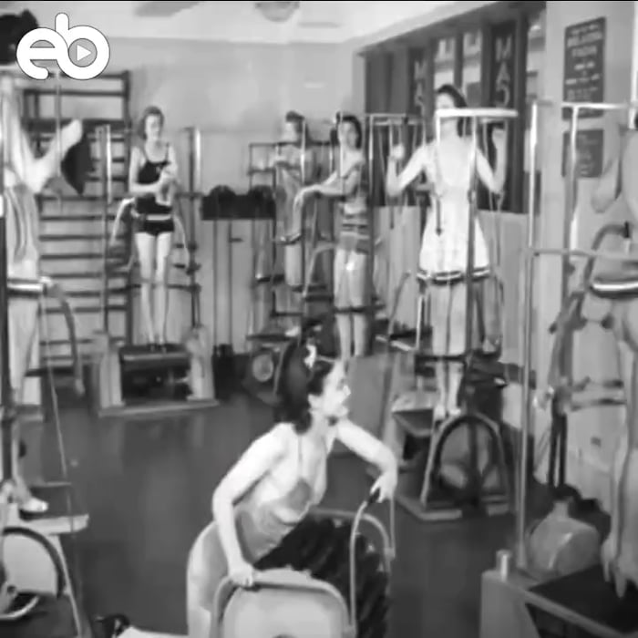 Here is how women do gym in 1940 9GAG
