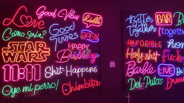 What do you think about this decoration for a room? - 9GAG