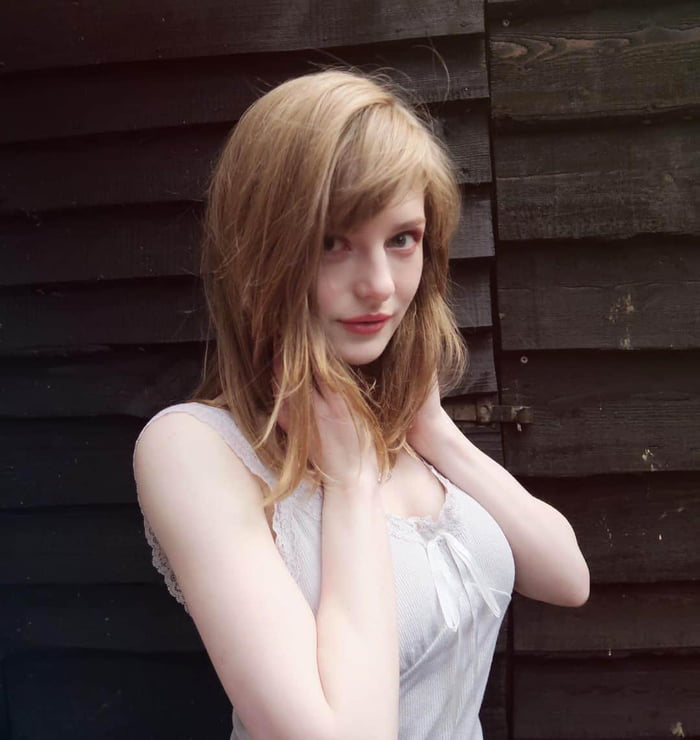 Ella Freya - Ella Freya updated their profile picture.