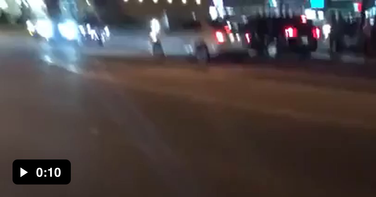 Two Idiot Mustang drivers leave car meet in typical fashion. 9GAG