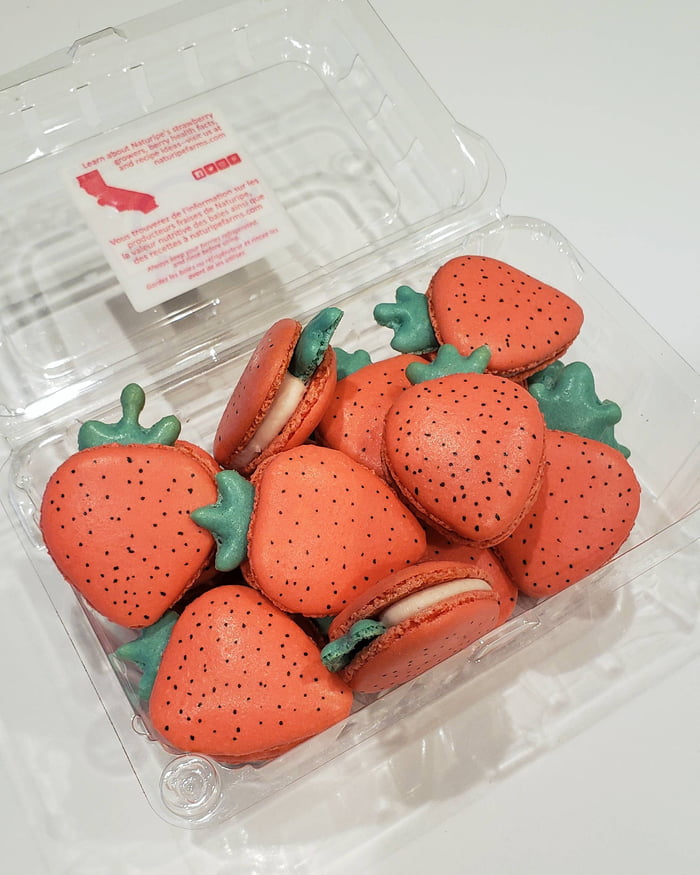 Strawberry macarons 9GAG