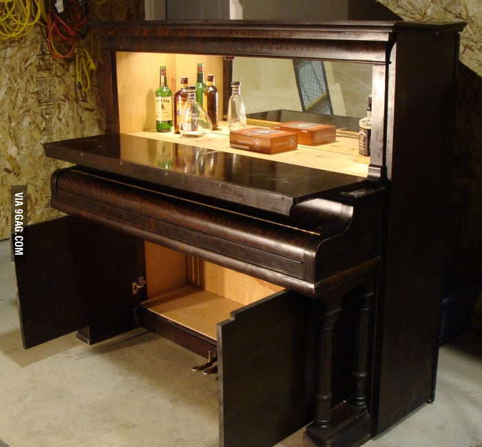 Old piano turned into a liquor cabinet - 9GAG