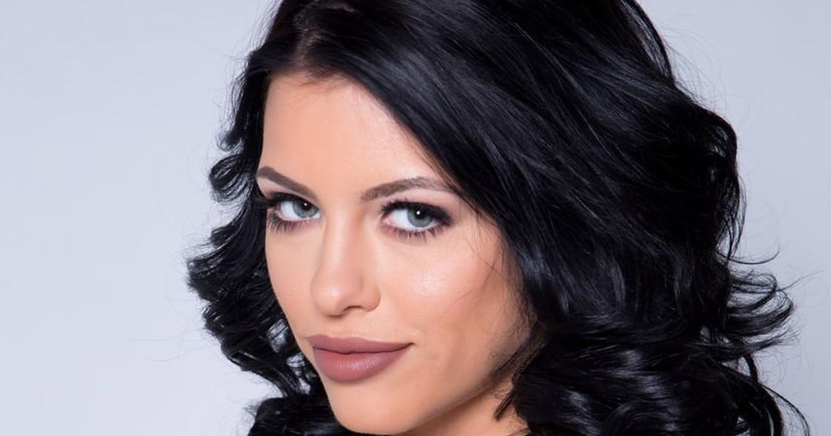 Adriana Chechik - 9GAG