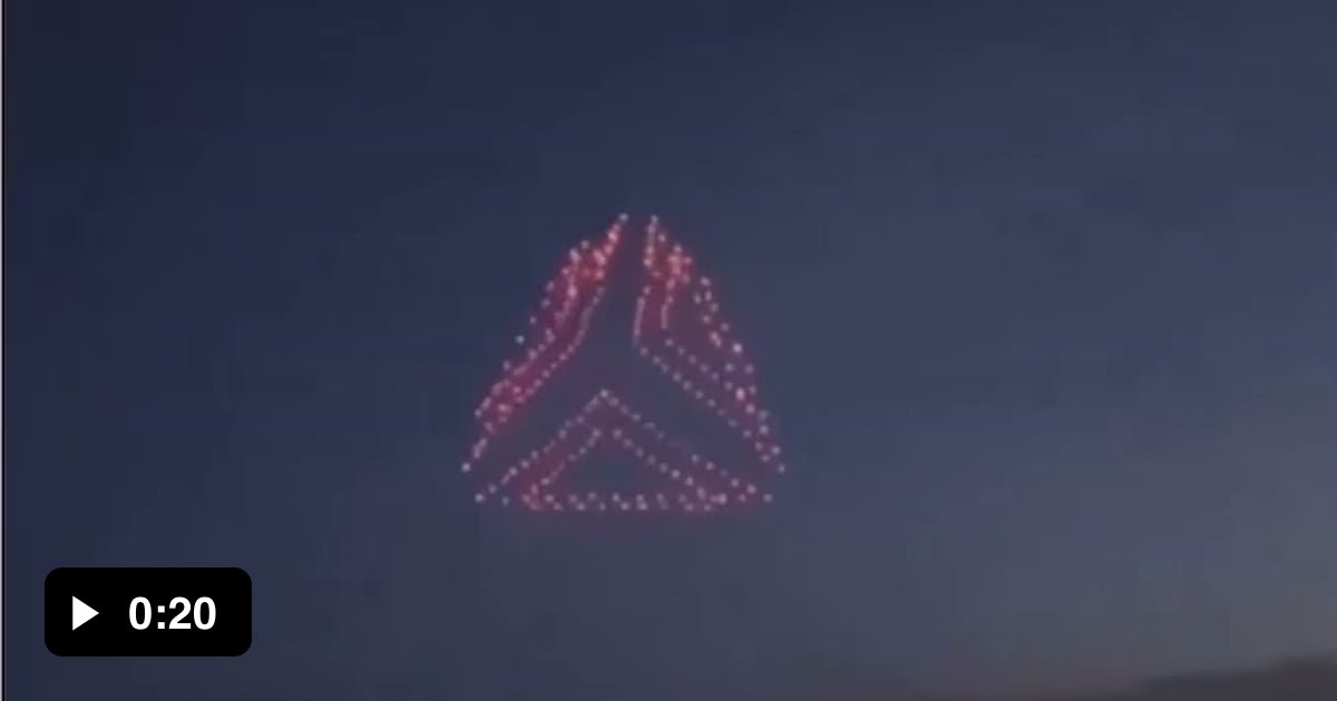 A light show made up of over 600 coordinated drones - 9GAG
