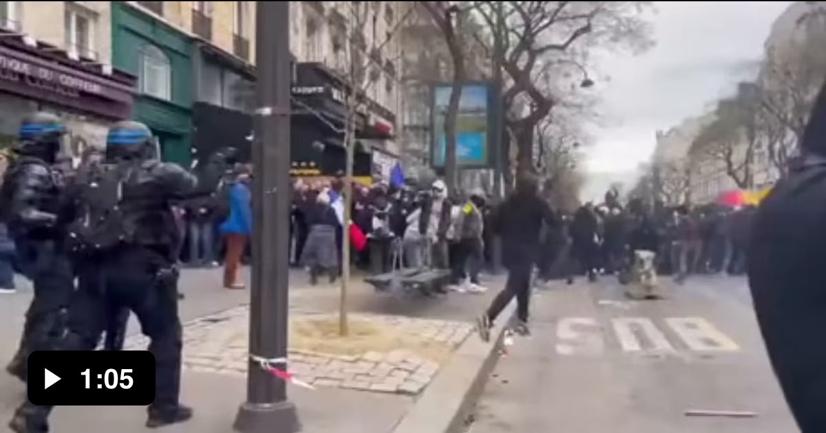 Dispersal of the rally in Paris on March 23 - 9GAG