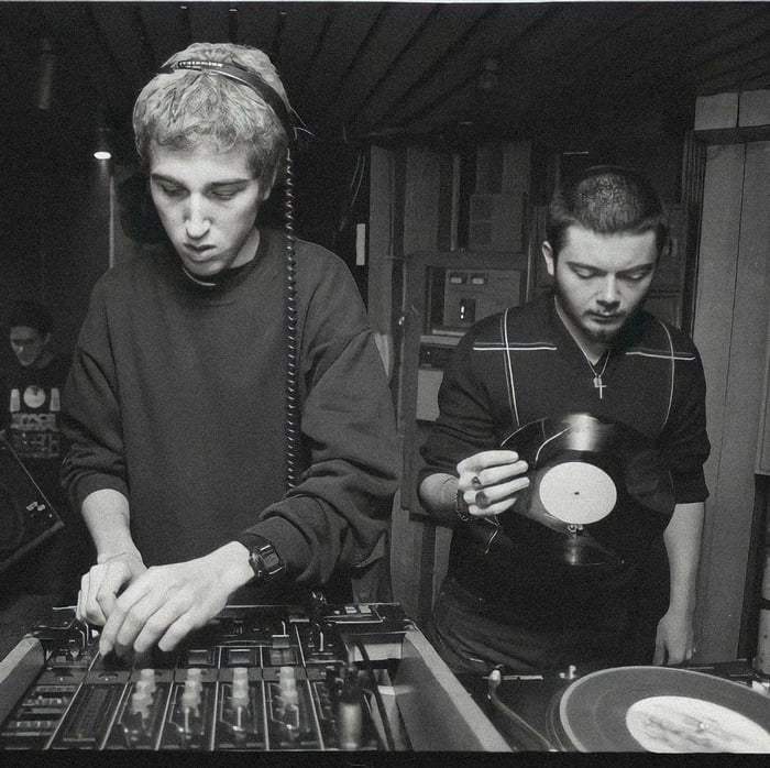 Daft Punk Without Helmets Performing At A French Nightclub L An Fer daft-punk-without-helmets-performing-at-a-french-nightclub-l-an-fer