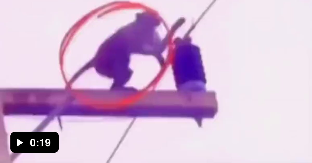 интересное видео в тока. прикольные видюхи. стшныеаккаунты в тик токе. электрик на столбе. электрик замыкание.