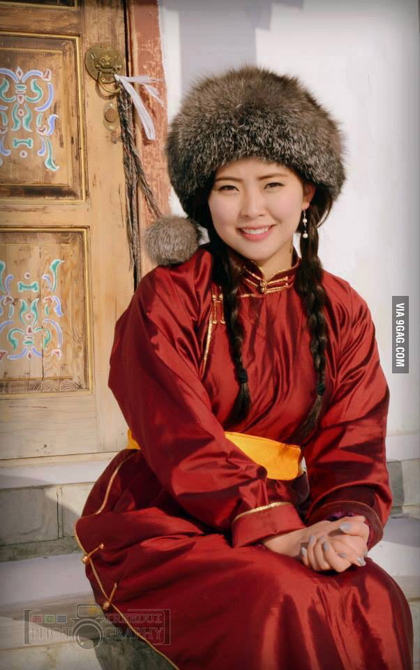 Random Mongol Girl With Traditional Clothing 9gag