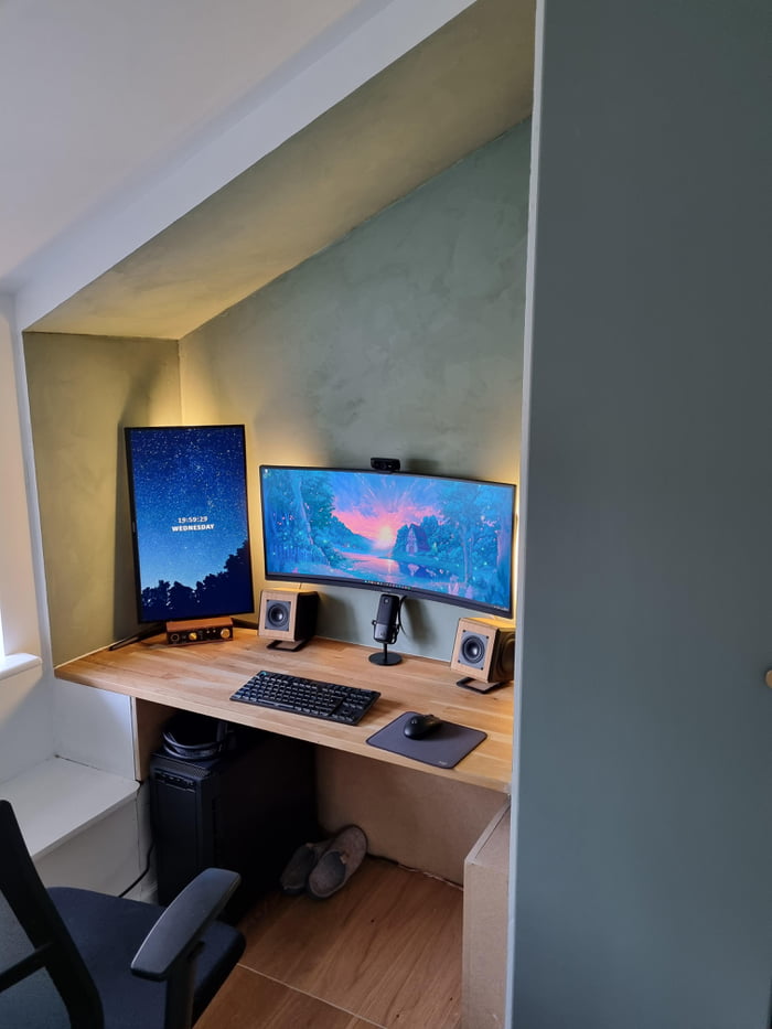Little builtin gaming/office setup... 9GAG
