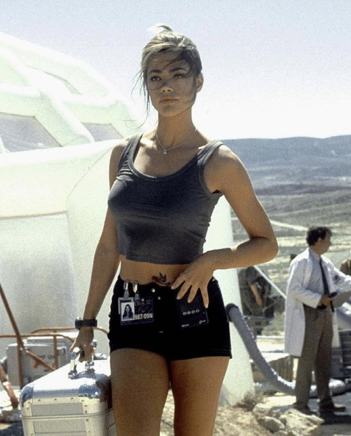 Denise Richards as a scientist (1999) - 9GAG