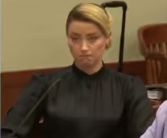 Amber Heard’s facial reaction while looking at the judge when the “no