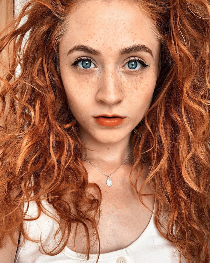 Janet Devlin - 9GAG