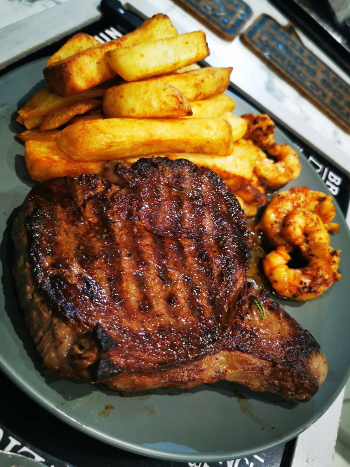 16oz-rump-steak-with-beef-dripping-chips-and-garlic-prawns-9gag