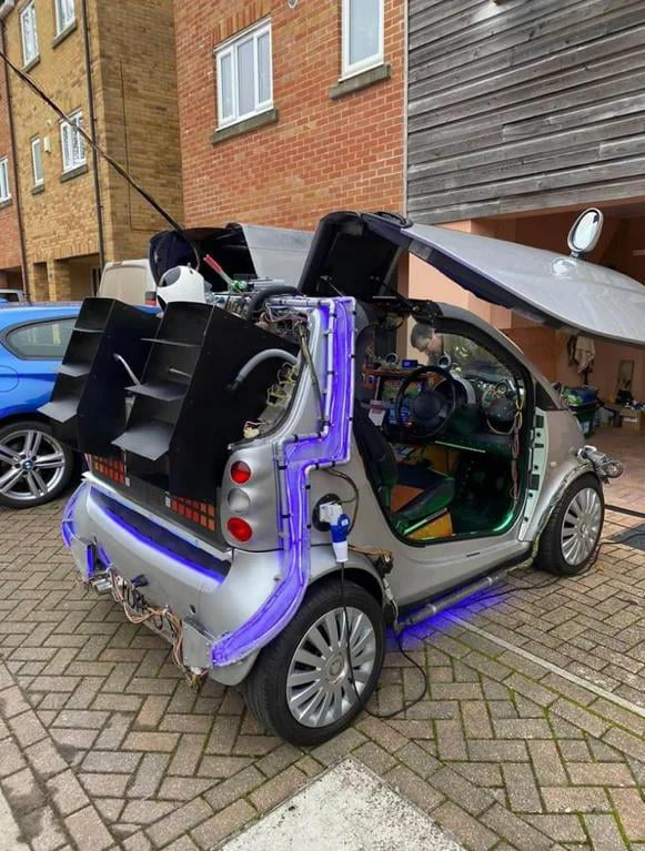 A Back to the Future style Smart Car - 9GAG
