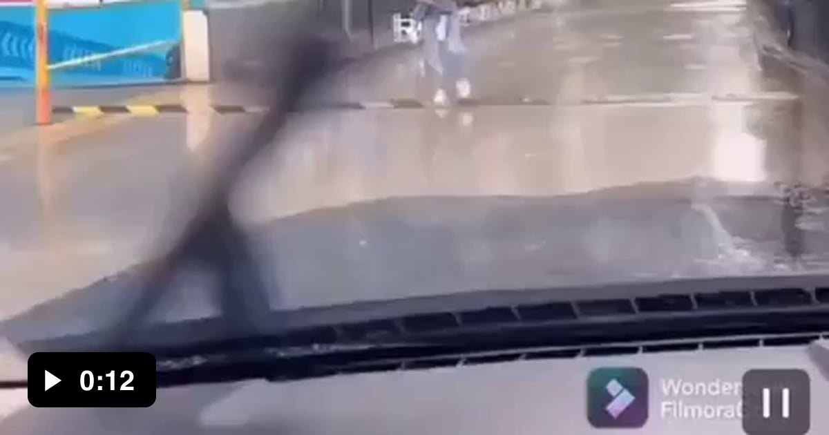 Big Brother Protects Little Sister From The Rain 9gag 