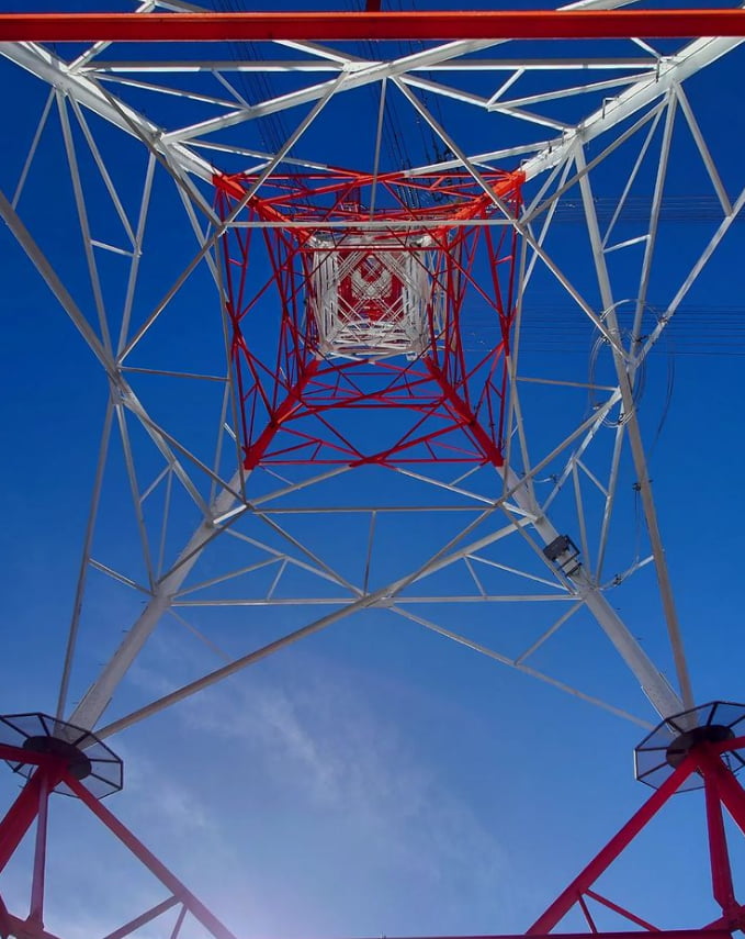 Under a pylon - 9GAG