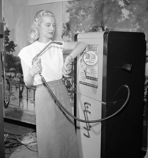 Sun Bathing Machine Betty Dutter Famous Model At The Time During