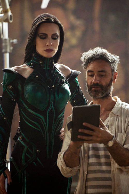 Cate Blanchett is hela tall - 9GAG