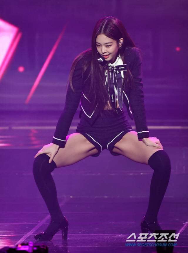Jennie blackpink nip slip