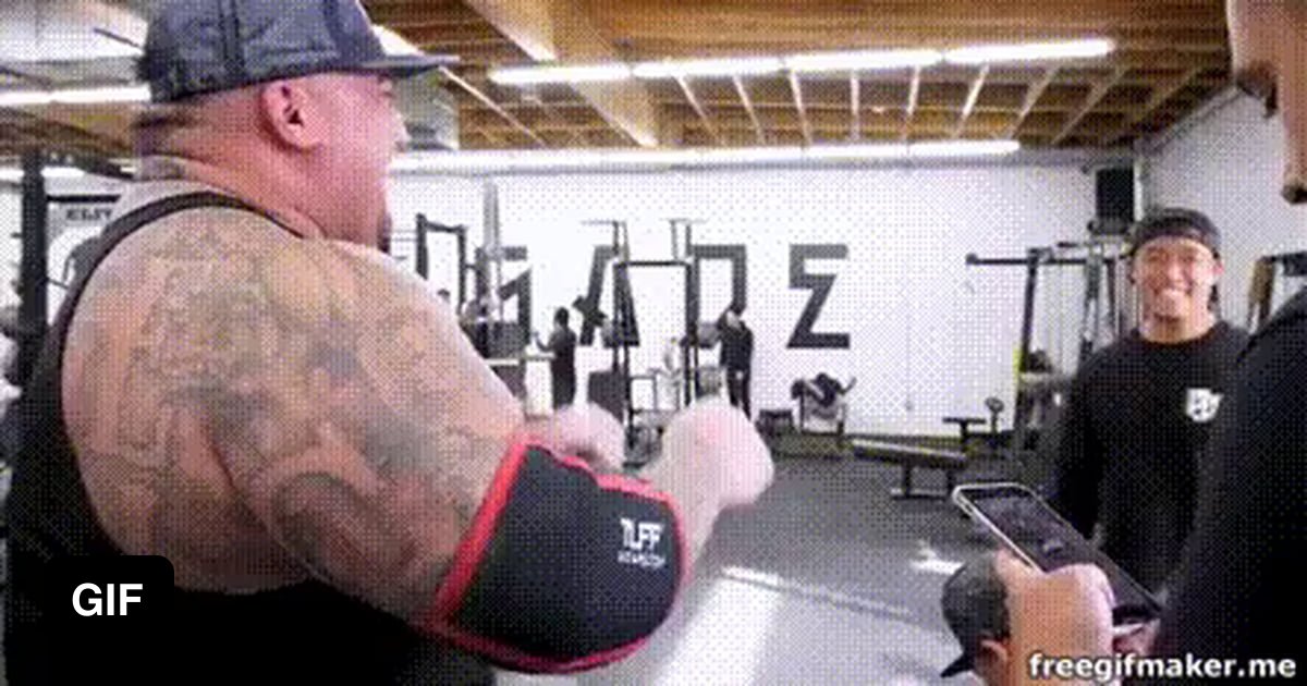 Barbell Bench Press With 225 Pounds In Each Hand 9GAG Barbell Bench Press With 225 Pounds In Each Hand 9GAG