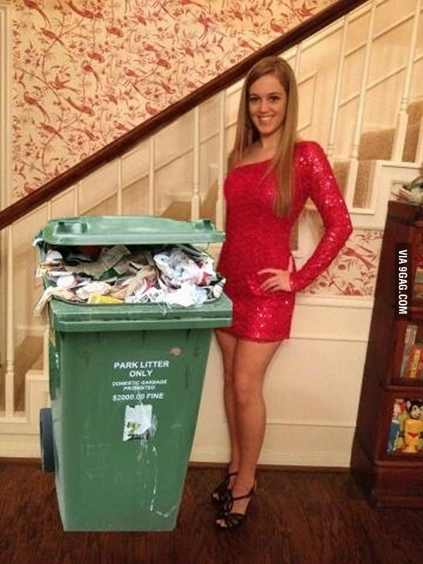 работа иллюстрация. джулианна маргулис колготки. компьютер в офисе. почтальон. билли айлиш 2018.