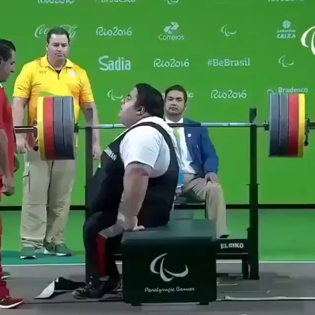 Paralympic athletes bench pressing 305kg/ 673lbs for a world record.
