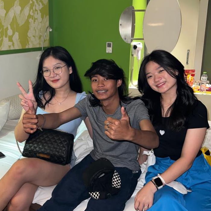 Dekil ga punya duit,tugas lu narik delman.kucel tapi punya duit nahh,lo