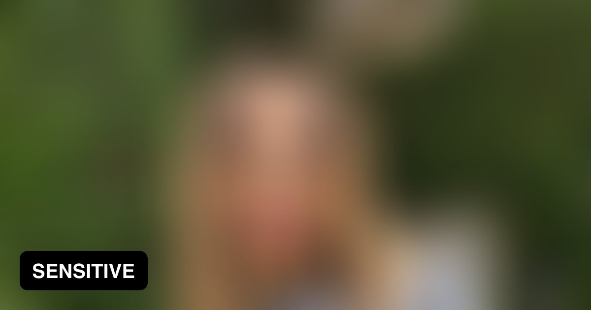 Big tits but small bikini 9GAG
