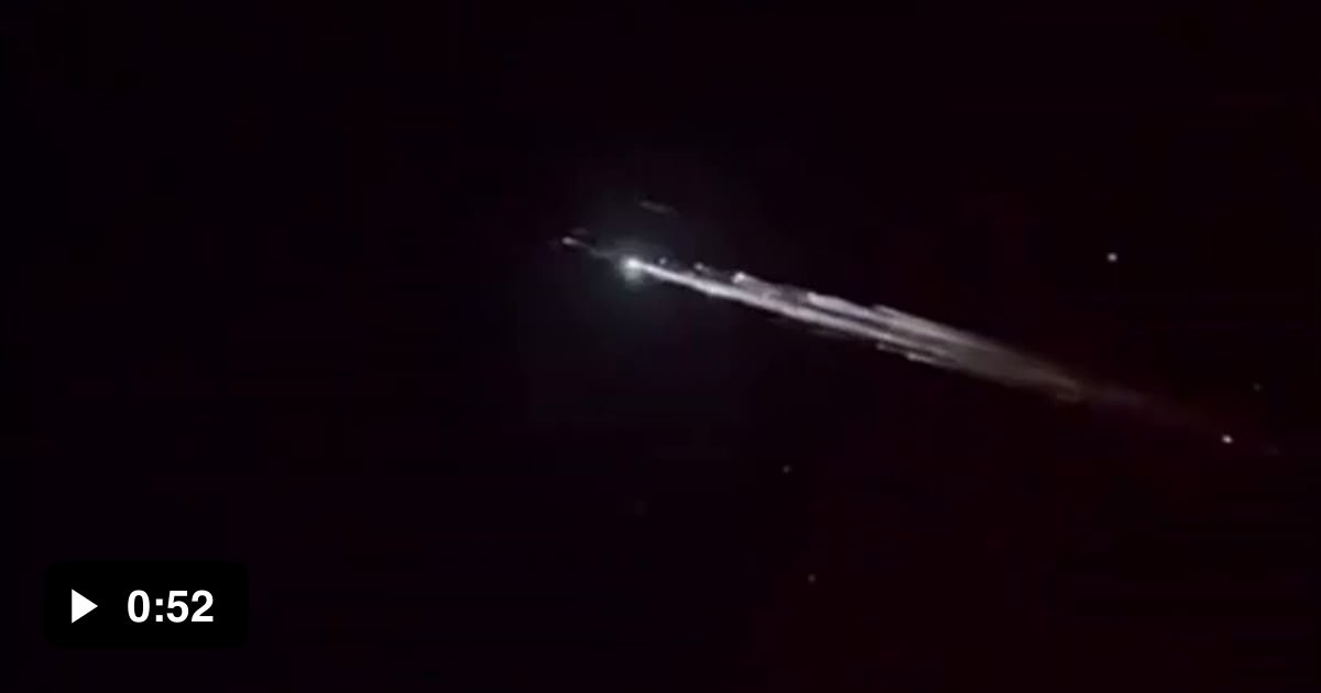 A meteor shower seen in Baja California. - 9GAG