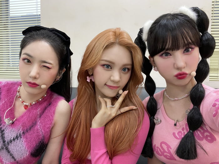 VIVIZ Twitter Update (Mnet Queendom - 9GAG