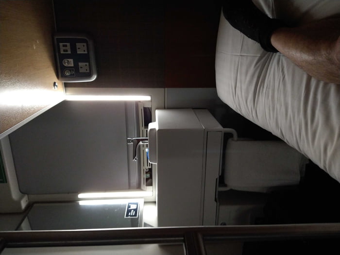 9gagging-on-a-sleeper-train-to-london-first-time-this-is-amazing-9gag