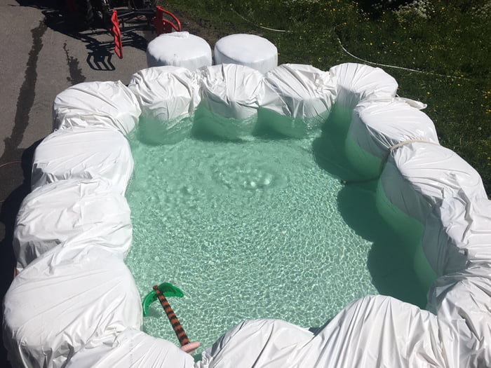 So we made a pool out of silage bales its called a silagebalepool
