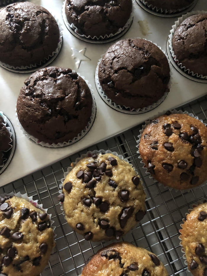 Double chocolate chip and banana chocolate chip muffins - 9GAG