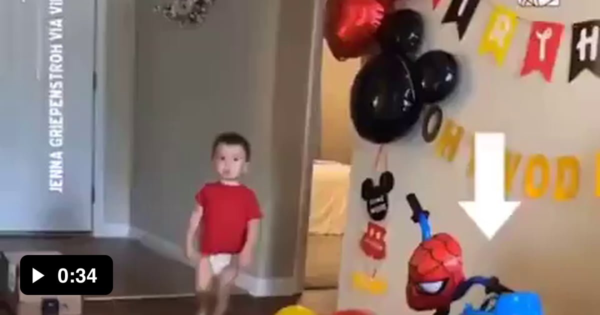 an-exciting-moment-2-year-old-wakes-up-to-birthday-surprise-9gag