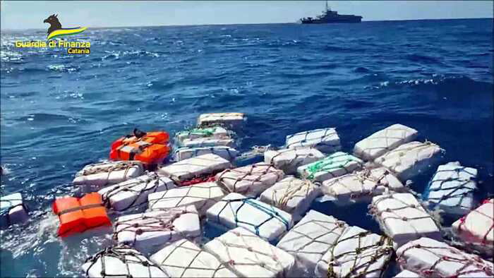 2 Tons Of Cocaine (value Of 400.000.000€) Floating In The Mediterranean ...