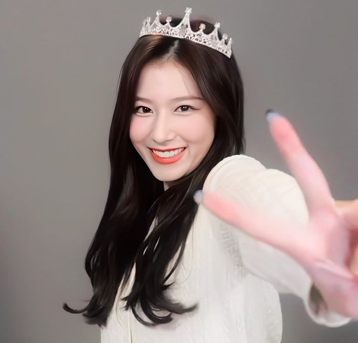 Minatozaki Sana 💕 - 9GAG