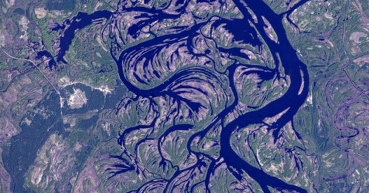 Ukraine's Pripyat River seen from Space looks like artwork 9GAG