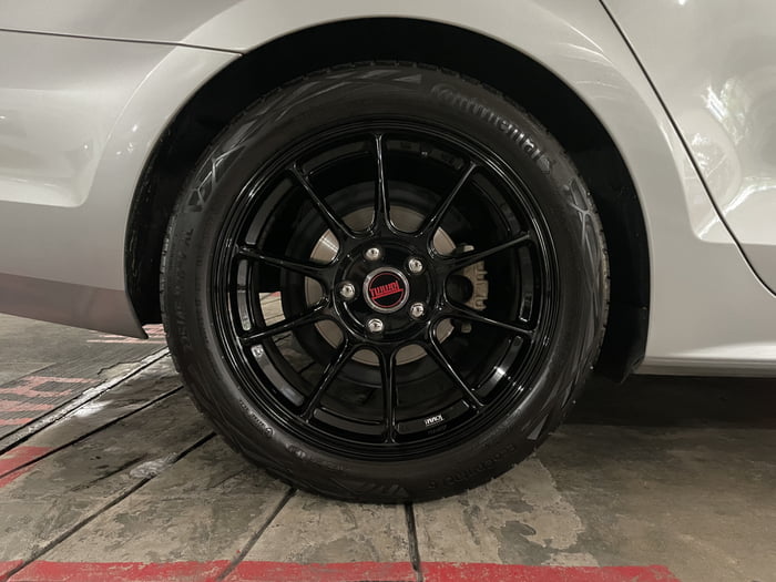 Clean rims make a world of a difference to the look of a car - 9GAG