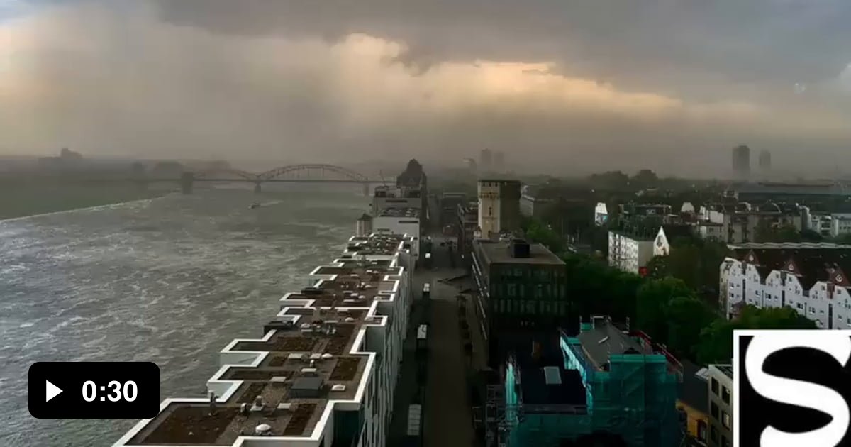 Timelaps of a storm in Cologne Germany - taken from the famous Kranhaus ...