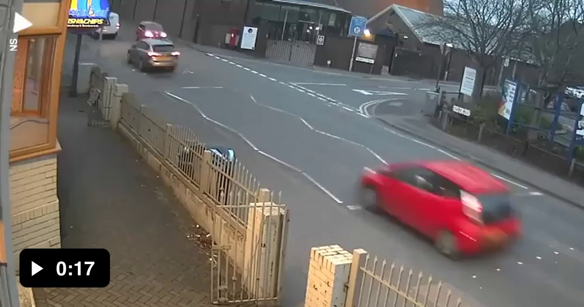 Driver flees after ploughing into back of stationary car - 9GAG