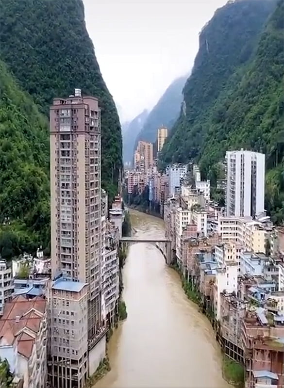 Самый узкий город в мире фото и название