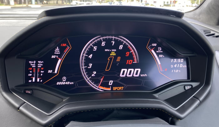 In an all digital dashboard, Lamborghini could have fit a complete circle  on the screen. - 9GAG