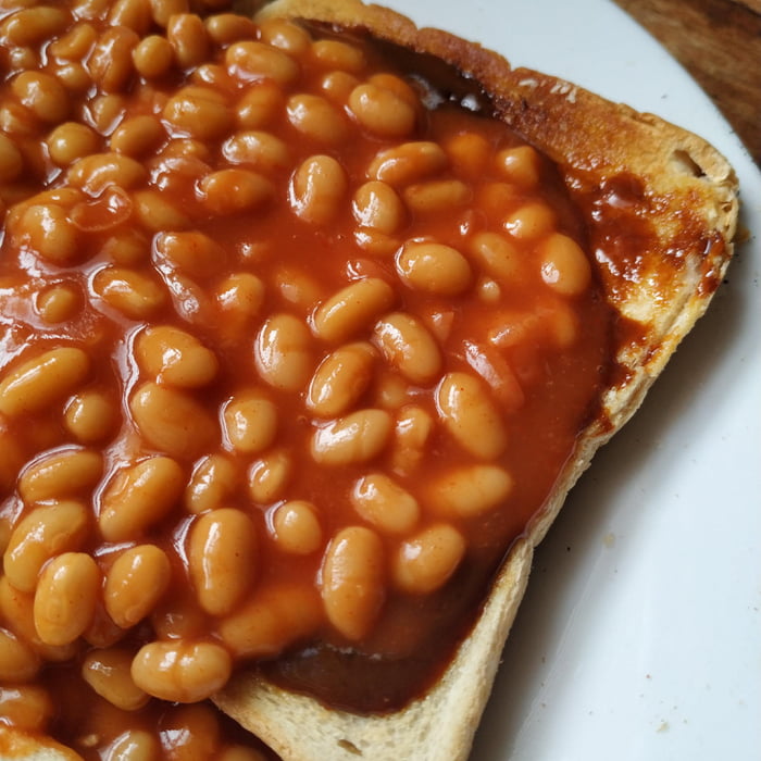 Baked beans on Marmite toast - 9GAG