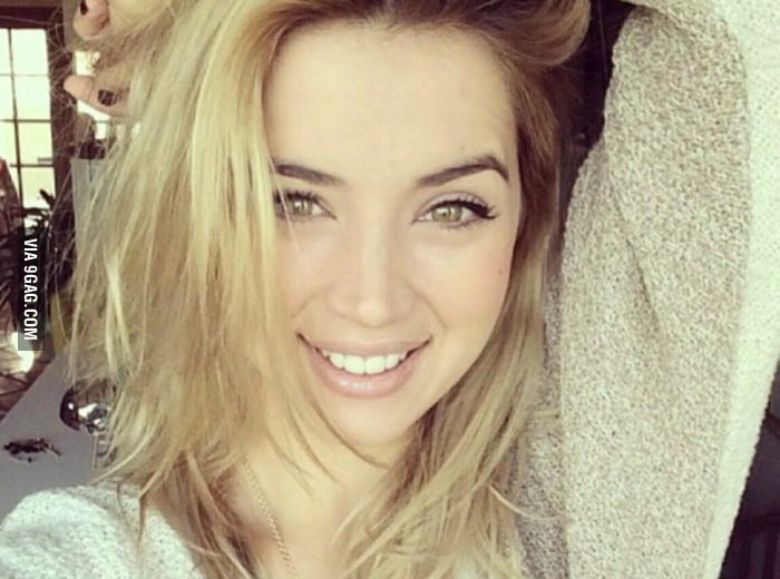 Ana de Armas (Knock Knock) 9GAG